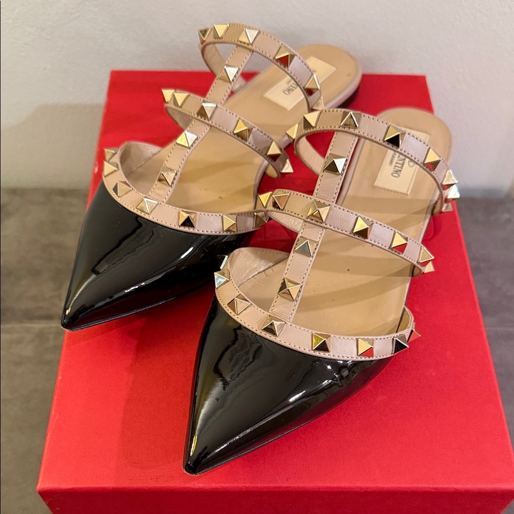 🖤 Authentic Valentino Rockstud Caged Patent Leather Flat Mules Black/Poudre 🖤 - Picture 3 of 15